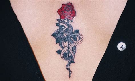 senos pecho rosas flores tatuajes para mujer|Tatuajes De Rosa En El Pecho Para Mujeres